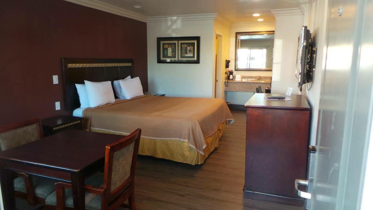 Hyland Inn Near Legoland Carlsbad Exterior photo